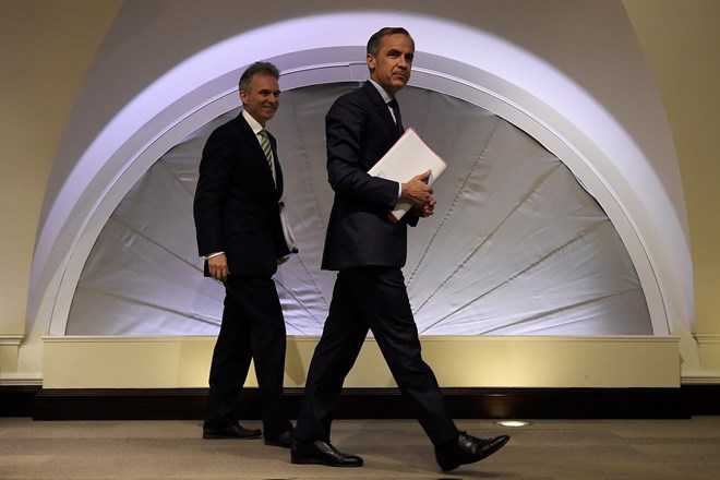  Britanska centralna banka ob nespremenjeni obrestni meri poslabšala gospodarsko napoved