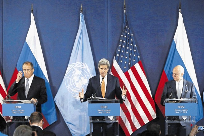 Sergej Lavrov, John Kerry in  Staffan de Mistura po dunajskem sestanku niso mogli obljubiti kaj več kot to, da si bodo...