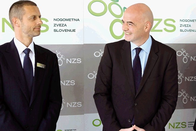 Prvi mož Svetovne nogometne zveze Švicar Gianni Infantino (desno) se očitno odlično razume s predsednikom NZS Aleksandrom...