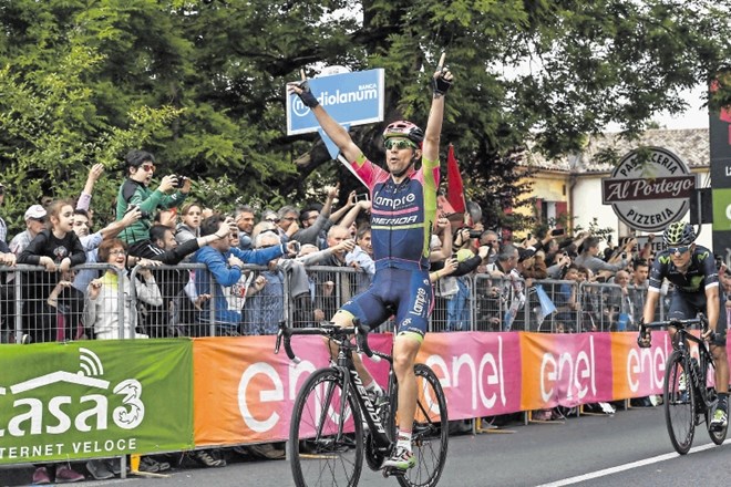 Italijan Diego Ulissi se je takole veselil že druge etapne zmage na letošnjem Giru.