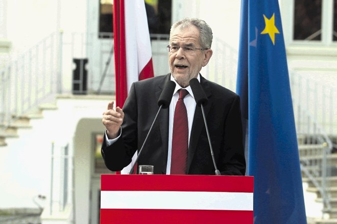 Novi avstrijski predsednik Van der Bellen je svojemu nasprotniku izrazil osebno spoštovanje in priznanje ter mu »pri vseh...