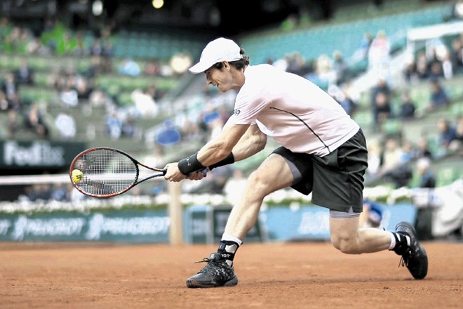 Andy Murray se je moral za zmago v uvodu Roland Garrosa potruditi precej bolj, kot si je verjetno želel.