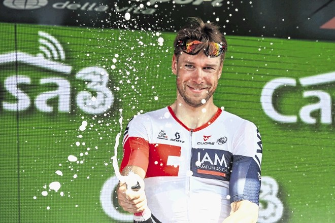 Nemec Roger Kluge se je takole veselil včerajšnje etapne zmage na Giru.
