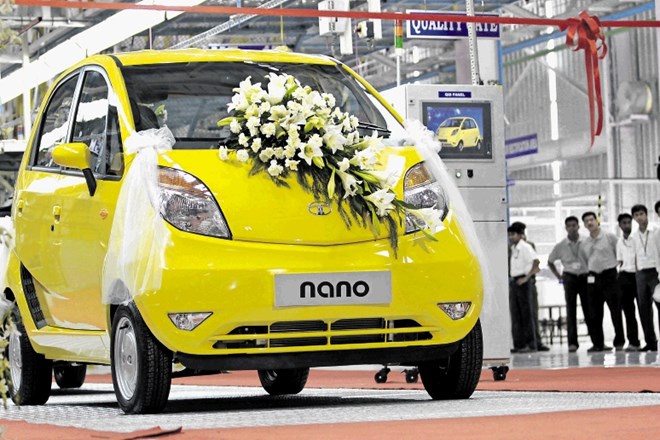 Leta 2008 so začeli prodajati nizkocenovni avtomobil nano. Kar 300.000 Indijcev ga je plačalo vnaprej, a so zaradi težav v...
