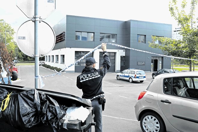 Hišne preiskave so potekale tudi v poslovalnici za tehnične preglede v Mostah.