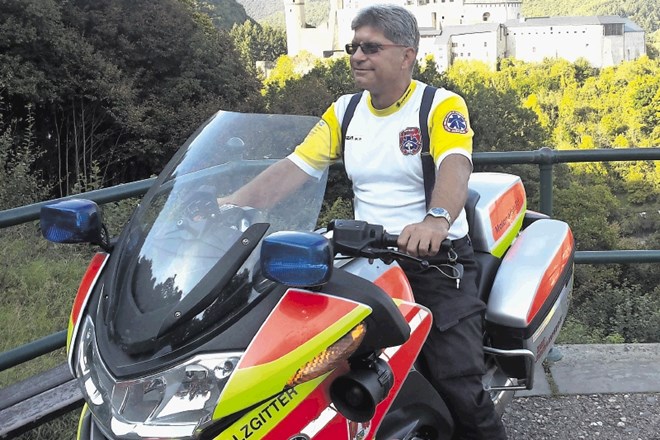 Branko Kozar iz Zdravstvenega doma Maribor na 350 kilogramov težkem reševalnem motorju nemških kolegov na enem izmed...