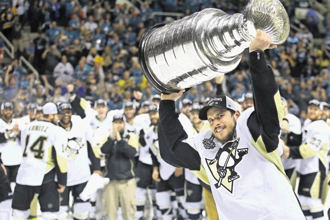 Kanadčan Sidney Crosby se po letu 2009 znova veseli zmage v NHL.
