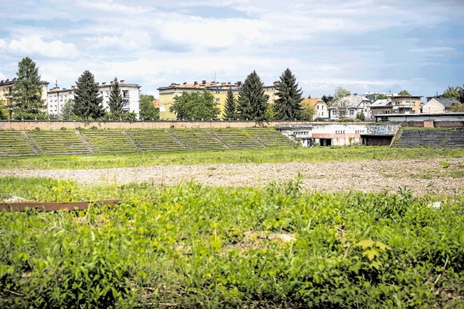 Ena od  nasprotnikov gradnji na območju Plečnikovega stadiona Karmen Stariha iz Fondovih blokov je napovedala, da se bodo z...