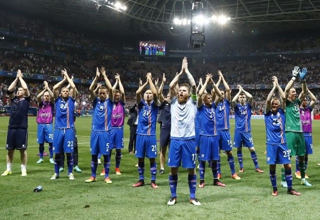 Islandci so po tekmi navdušili še z usklajenim ploskanjem, ki je na trenutke spominjal na kakšen vikinški obred. (Foto:...