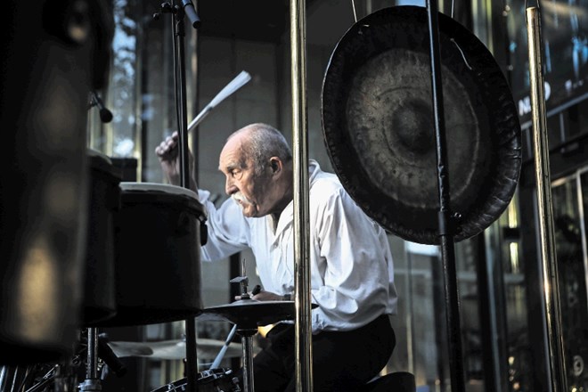 Nemški tolkalec Günter Baby Sommer je nastop na 57. jazz festivalu Ljubljana sestavil iz posvetil vzornikom iz sveta jazza in...