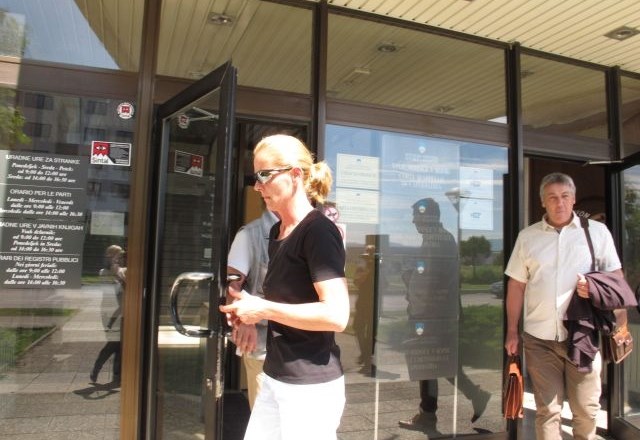 Suzana Škrlj je v četrtek priznala, da je ponarejala in prodajala vozniška dovoljenja. (Foto: Nataša Bucik Ozebek)