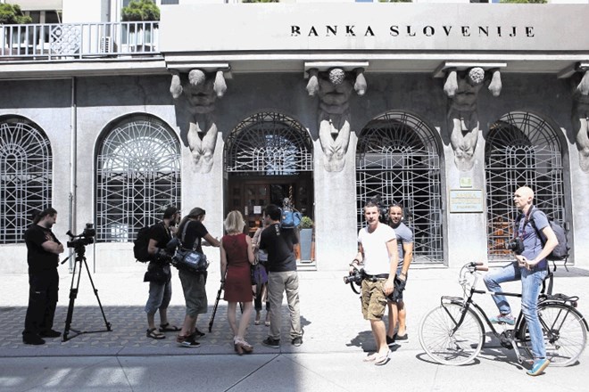 Vprašanje, ali so kriminalisti upravičeno vstopili v Banko Slovenije in zasegli dokumente  ali ne,  ostaja brez jasnih...