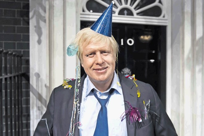 Boris Johnson se je znal ponorčevati tudi iz Downing streeta 10, a ga je hkrati premierski naziv zelo mikal.