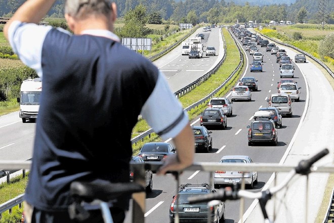 Prometne nesreče in njihova logična posledica – zastoji – so na slovenskih avtocestah sploh poleti nekaj vsakdanjega. Pozivi...