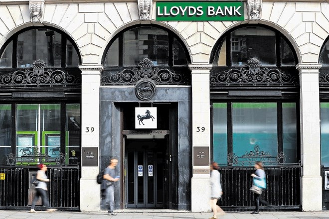 Banko Lloyds je pred propadom rešila država, zdaj ko ji gre dobro, pa državi uslugo vrača tako, da na borzo dela pošilja na...