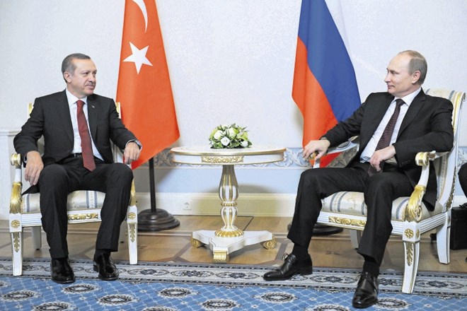 Predsednika Recep Tayyip Erdogan in Vladimir Putin bosta na jutrišnjem srečanju normalizirala odnose med državama.