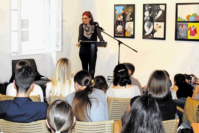 Marjetka Krapež, mentorica dijakom literarnega kluba L'etažer: Mladi še vedno radi berejo in skozi literaturo odkrivajo svet...