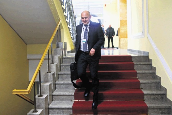 Predsednik vlade Miro Cerar je Zorana Klemenčiča obdržal na čelu obveščevalno-varnostne agencije.