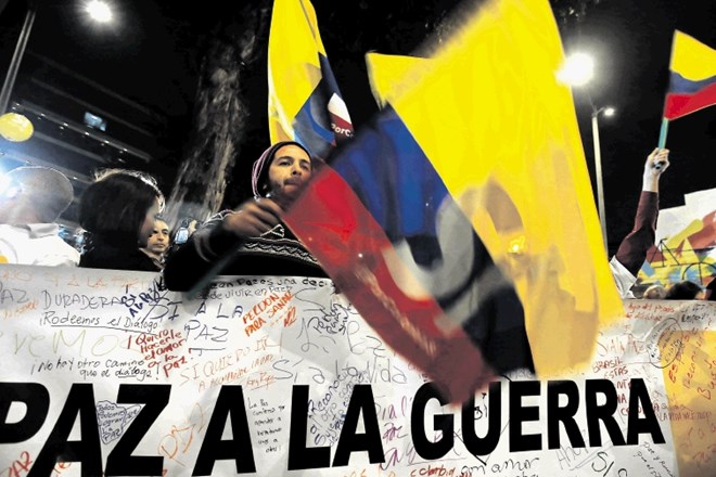 Kolumbijci so objavo miru proslavili na ulicah.