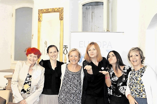 Srečanja so se udeležile predstavnice združenj bolnic z rakom dojke Europa Donna Albanija, Sve za nju iz Hrvaške, Budimo...