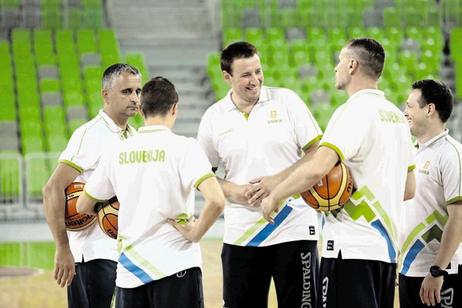 Matjaž Smodiš (v sredini) se je odlično ujel s trenerskim štabom slovenske reprezentance.