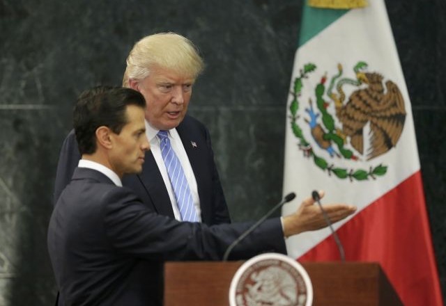 Donald Trump in mehiški predsednik Enrique Pena Nieto. (Foto: Reuters)