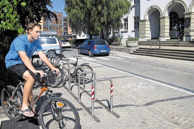 Za kolesarje v okolici občine v Kranju je dobro poskrbljeno.