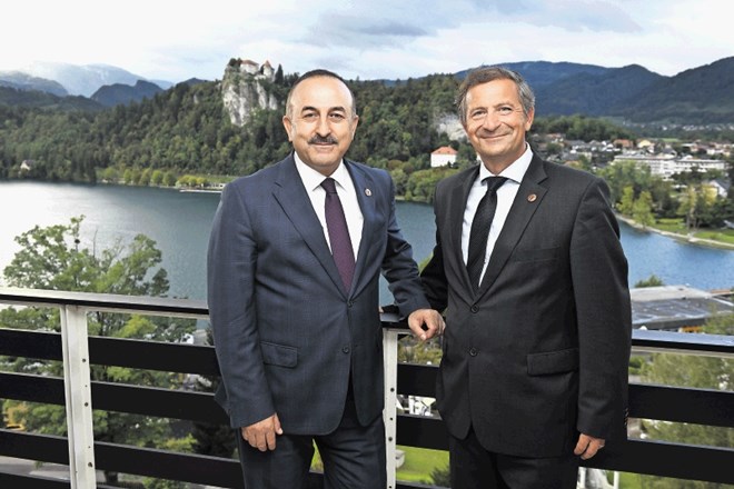 Zunanja ministra Turčije in Slovenije,  Mevlut Cavusoglu in  Karl Erjavec, na Blejskem strateškem forumu