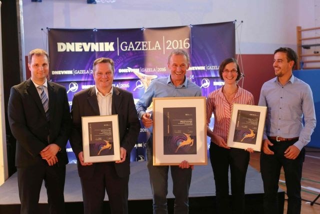 Naziv gazela osrednje Slovenije je prejelo podjetje RLS Merilna tehnika (na sredini direktor Janez Novak), ob njem sta bili...