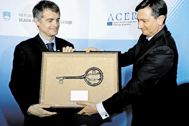 Tako sta pred petimi leti agencijo ACER v Ljubljani slavnostno odprla direktor agencije Albert Pototschnig in takratni...