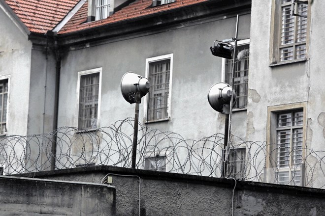 Ljubljana potrebuje in tudi že dalj časa načrtuje nov zapor. Tisti na Povšetovi je prenapolnjen, prostori so neprimerni,...