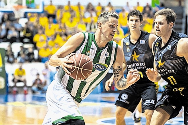 Boštjan Nachbar je na treh tekmah španskega prvenstva v povprečju dosegel 23 točk.