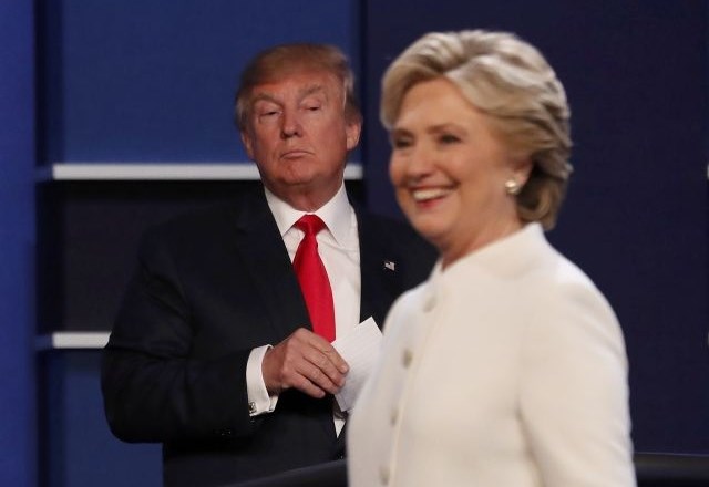 Donald Trump in Hillary Clinton na tretji in zadnji televizijski debati pred predsedniškimi volitvami. Soočanje je tokrat...