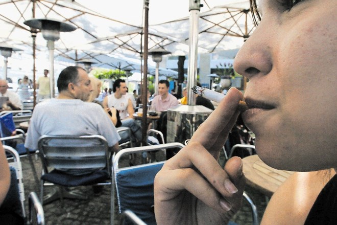 V OZS trdijo, da  gostinci  že z veljavnim tobačnim zakonom presegajo cilje evropske direktive za zmanjševanje kajenja.