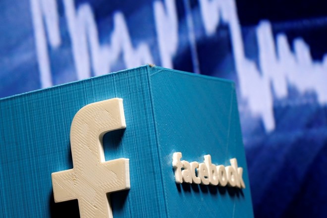 Se Facebooku ustavlja rast?