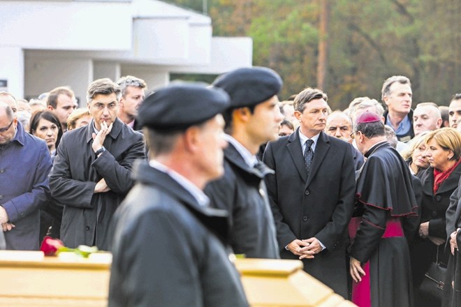 Borut Pahor se do konkretnih cerkvenih zahtev, postavljenih na dan pogreba žrtev iz Hude Jame,   ni opredelil.