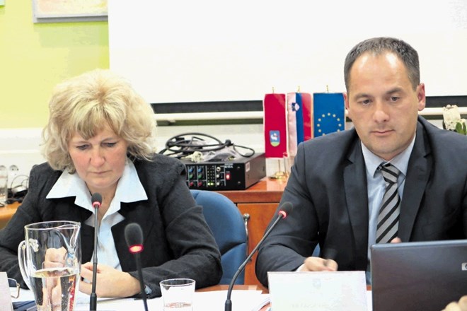 Dravograjska županja Marijana Cigala (levo) pravi, da so novo službeno vozilo potrebovali tudi zaradi projekta Oskrba s pitno...