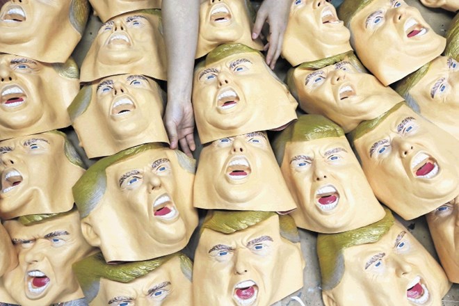 Trumpa morda marsikje ne marajo, a njegove maske gredo za med. Edini japonski proizvajalec gumijastih mask Ogawa Studio komaj...