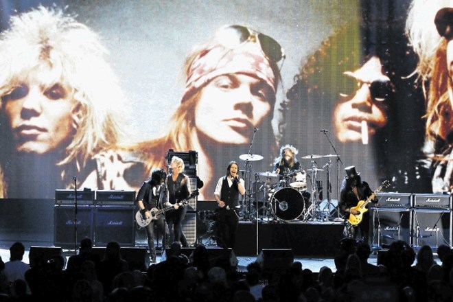 Ko so leta 2012 v Dvorano slavnih rock'n'rolla sprejeli originalno zasedbo, je bilo še bolj jasno, da Guns N' Roses ne morejo...