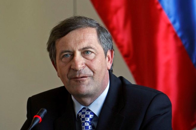 Zunanji minister Karl Erjavec se je za podaljšanje veleposlanikovega bivanja v tujini doslej odločil le v enem primeru.