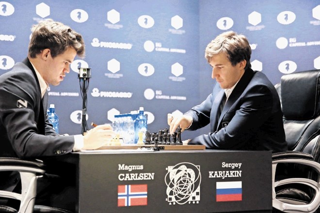 V dosedanjih medsebojnih dvobojih v hitrem šahu Magnus Carlsen (levo) vodi proti Sergeju Karjakinu s 6:4, v hitropoteznem pa...