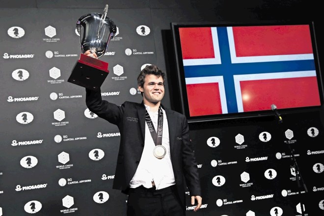 Magnus Carlsen je naslov svetovnega prvaka v šahu ubranil ravno na svoj 26. rojstni dan.