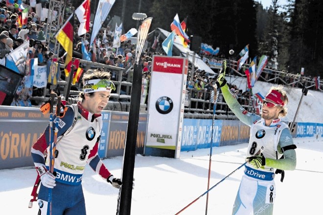 Klemen Bauer (desno), ki je tekmo končal na 12. mestu,  v finišu ni dovolil legendi Oleju Einarju Bjoerndalnu, da ga ujame za...