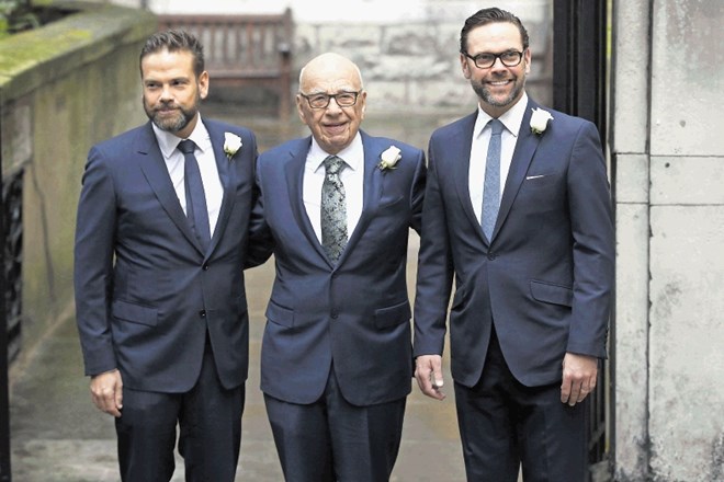Rupert Murdoch (v sredini) je spomladi vzel za četrto ženo mater Jaggerjevih štirih otrok, nekdanjo manekenko Jerry Hall. Na...