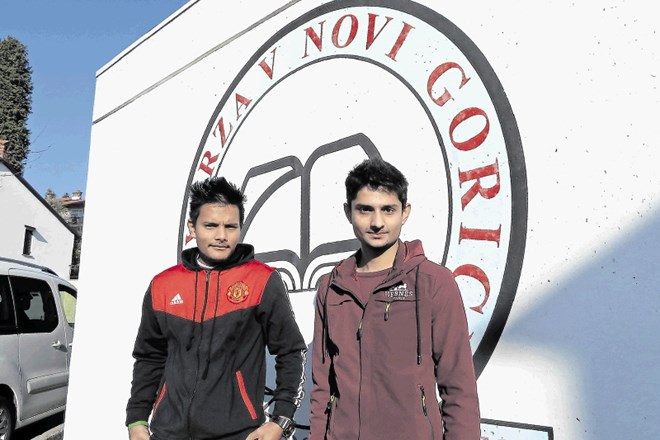 Prašant Poudel Kšetri in Mizaš Adhikari, študenta, ki sta Nepal zamenjala za Novo Gorico.