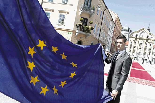 Evropska unija v letu 2017: reševanje kriz, volilno trepetanje in vizije za prihodnost