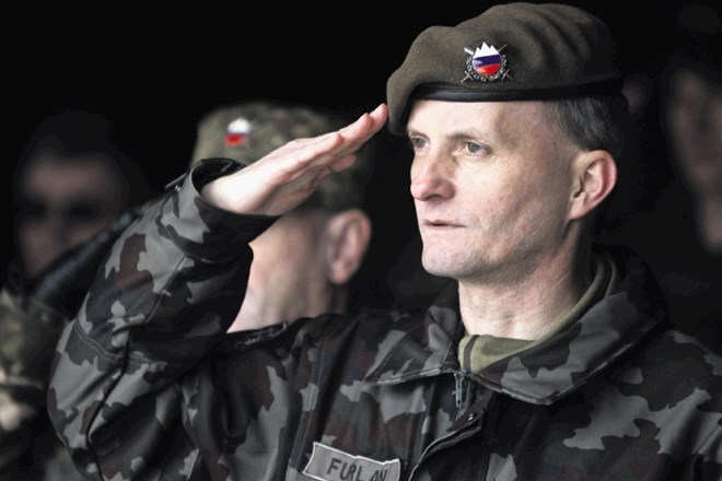 Obrambna ministrica bi v vrhu Slovenske vojske želela brigadirja Branimirja Furlana, predsednik republike pa meni, da se je...