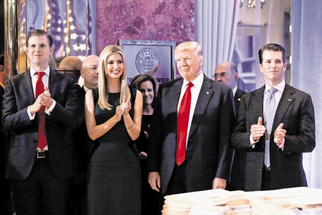 Jared Kushner (na fotografiji desno od Donalda Trumpa), mož Ivanke Trump,  ameriški prvi zet