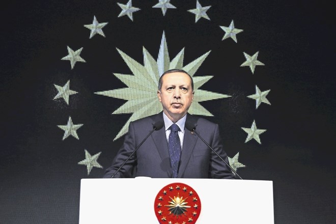 Turški predsednik Erdogan bi bil hkrati še premier.