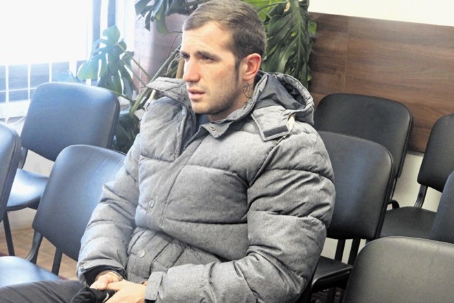 Blaž Ereiz je včeraj na trebanjskem sodišču takoj priznal, da je jeseni 2010 okradel nogometaše v Višnjanu na Hrvaškem.
